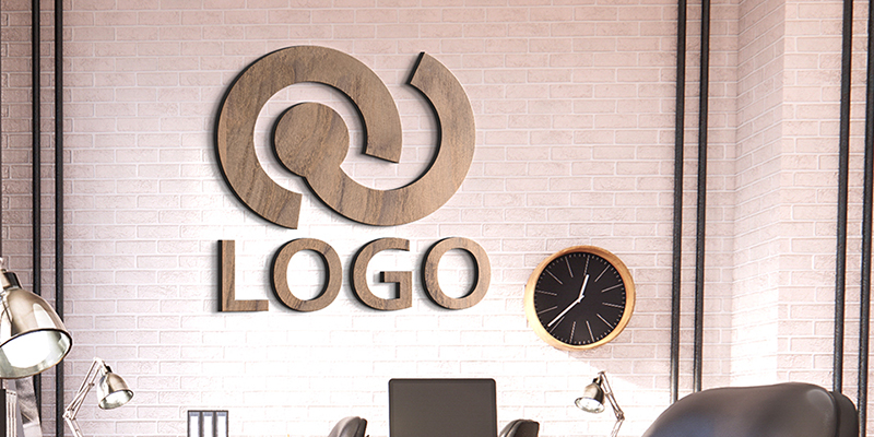 Logo-skilt i træ